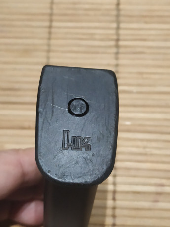 Se vende cargador correspondiente a la pistola H&K USP STANDARD, capacidad 15 cartuchos cal. 9mm P. 12