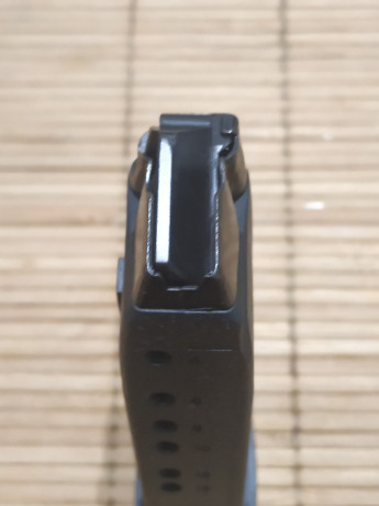 Se vende cargador correspondiente a la pistola H&K USP STANDARD, capacidad 15 cartuchos cal. 9mm P. 10