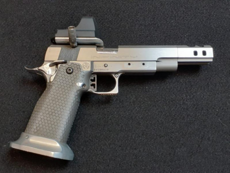 - En perfecto estado, con menos de 15.000 disparos.
- calibre 38 super.
- “breechface” intercambiable, 02