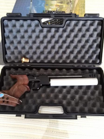 Pistola Tau Brno MK8 para tiro olímpico. Impecable, como nueva. Con su maletín y accesorios originales. 00