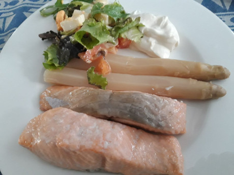 Hoy para comer acelgas hervidas y chuletón de vaca gallega vieja con seis semanas de maduración en cámara 50