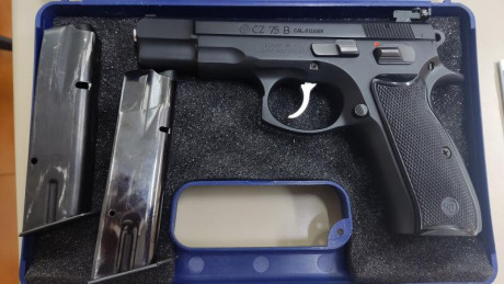 Vendo Pistola CZ 75 B del calibre 9 con 2 cargadores y caja original. El arma está en Cartagena. Precio 02