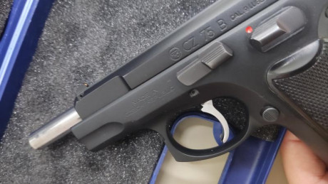 Vendo Pistola CZ 75 B del calibre 9 con 2 cargadores y caja original. El arma está en Cartagena. Precio 00