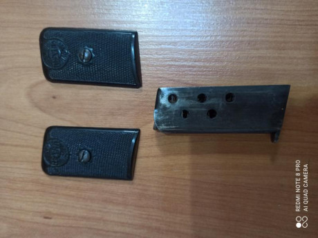 Vendo cachas con tornillos y cargador de Astra calibre 6,35.
70€ lote + gastos.
Cambiaría también por 00