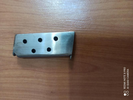 Vendo cargador  cromado pistola 6,35, desconozco modelo.
40€ + portes. 01