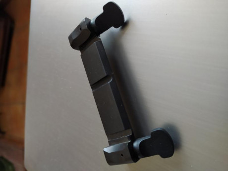 Hola, vendo estas monturas con menos de 1 año (nuevas). Costaron 380€ Las vendo en 300€ mas portes 10