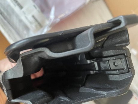 V E N D I D A Fuera del foro.
Se vende funda Safariland 7377  más la pala safariland que hace fácil el 12