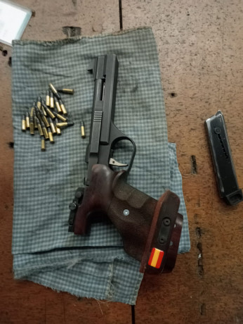 EL RUGER ESTA VENDIDO GRACIAS .


Buenos días.

Un compañero que deja la afición por edad y no se maneja 01