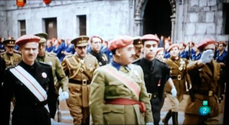 EN RECUERDO Y HOMENAJE A LOS QUE YA NO ESTÁN. 

Si pones en  GOOGLE    PASAPORTES EN LA MEMORIA   da 150