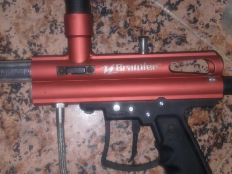 Buenos días, vendo equipo de paintball compuesto por pistola, tubo, depósito y 2 bombonas vacías.
En buen 01