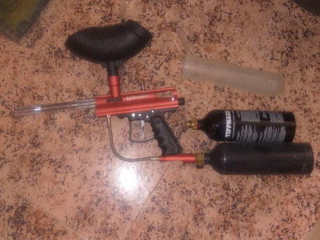 Buenos días, vendo equipo de paintball compuesto por pistola, tubo, depósito y 2 bombonas vacías.
En buen 00