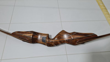 Arco recurvador Border Black Douglas, desmontable, cuerpo fabricado en Shedua y Bubinga con insercciones 12