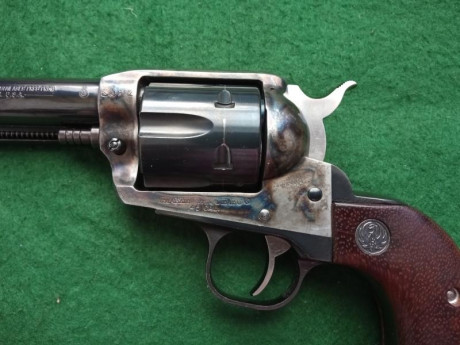Hola compañeros ,vendo mi revólver Ruger Vaquero calibre 45 LC. GUIADO EN F. Solo venta en Madrid o alrededores, 01