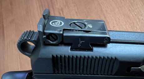 Vendo alza micrometrica CZ para modelos Shadow SP01, 2 y Orange. Incluyo también punto delantero con fibra 10
