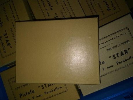 Buenas tardes, pongo a la venta cajas originales de cartón para la pistola STAR modelo BM de la Guardia 12
