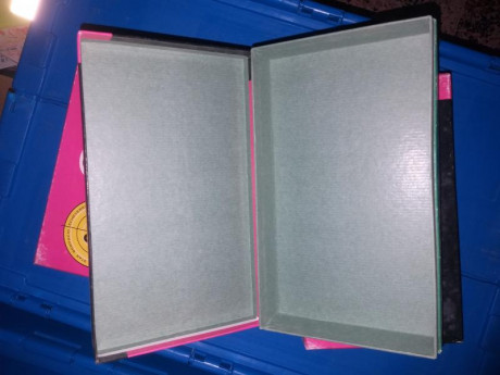 Buenas tardes, pongo a la venta cajas originales de cartón para pistola STAR calibre 22.
El precio por 02