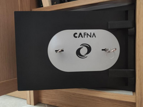 Vendo armero Grado III en perfecto estado estético, sin arañazos ni golpes de ningún tipo. Bisagras y 01