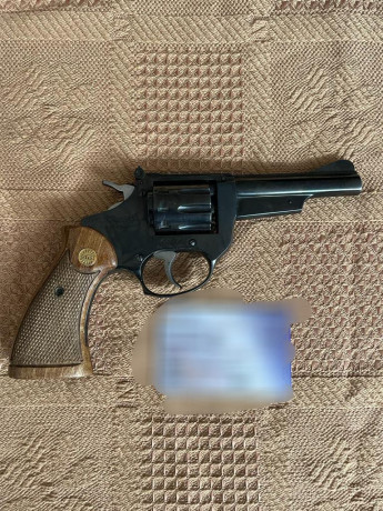 Hola. Un amigo vende esta pistola en " F". La Pistola Astra 250€ portes incluidos, pavón original, 12