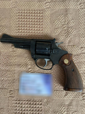 Hola. Un amigo vende esta pistola en " F". La Pistola Astra 250€ portes incluidos, pavón original, 11
