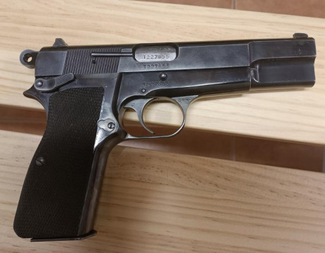 Pongo a la venta pistola Browning GP35 9mm con un cargador y guiada en F. Poco que decir de la fiabilidad 01