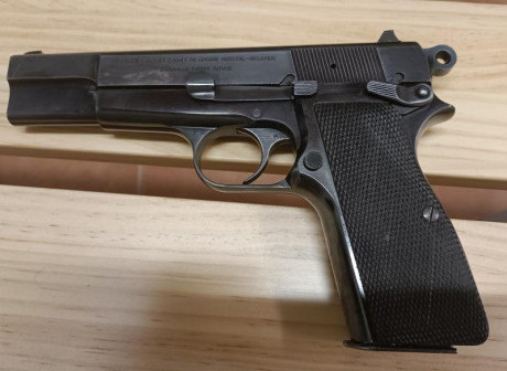 Pongo a la venta pistola Browning GP35 9mm con un cargador y guiada en F. Poco que decir de la fiabilidad 00