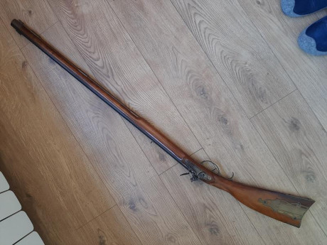 Buenas a todos,
Pongo a la venta este rifle Kentuky de la marca PEDERSOLI, calibre 50 y sistema de chispa. 01