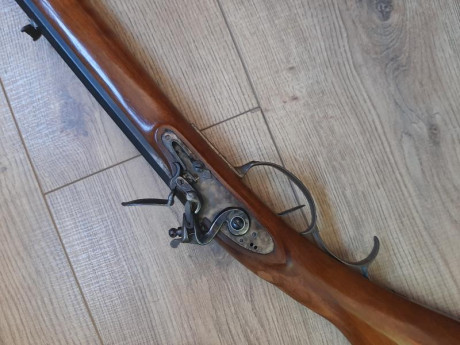 Buenas a todos,
Pongo a la venta este rifle Kentuky de la marca PEDERSOLI, calibre 50 y sistema de chispa. 00