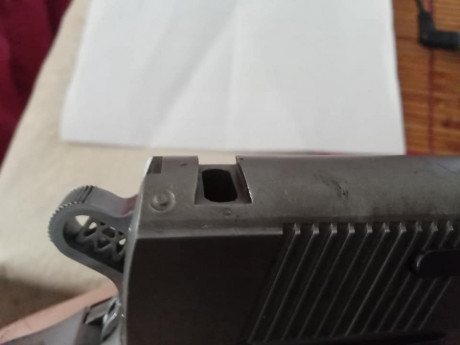Saludos:
Poseo una Llama modelo IX-C del 45acp que es una copia de la archiconocida 1911. 
El alza del 00