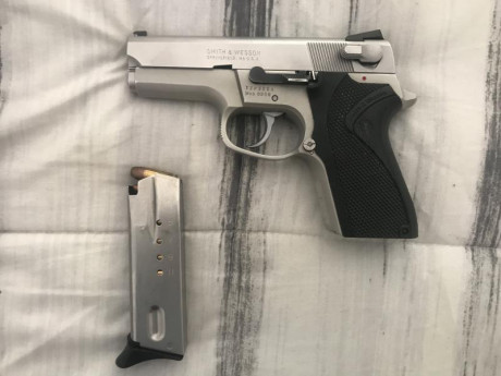 Buenas Compañeros 
Quiero poner a la venda mi arma 
Se trata de una Smith and Wesson 6906 del 9 parabellum
Es 00