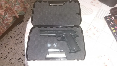 - Vendo pistola Umarex, Colt Government A1, en calibre 4,5mm. Su estado es absolutamente impecable. Va 00