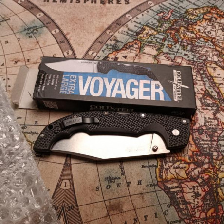 Buenas tardes,

Pongo a la venta una cold Steel Voyager XL clip point de mi colección.

La navaja esta 02