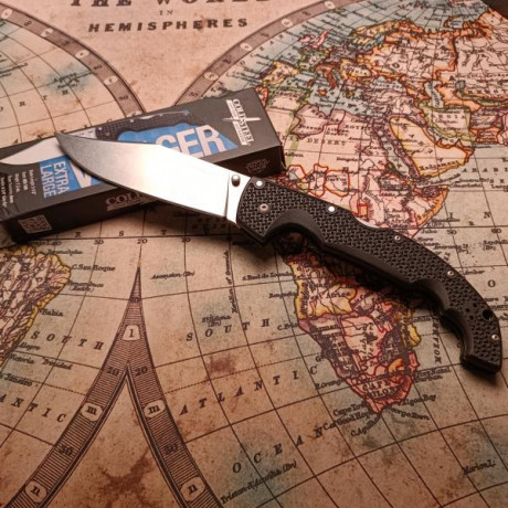 Buenas tardes,

Pongo a la venta una cold Steel Voyager XL clip point de mi colección.

La navaja esta 01