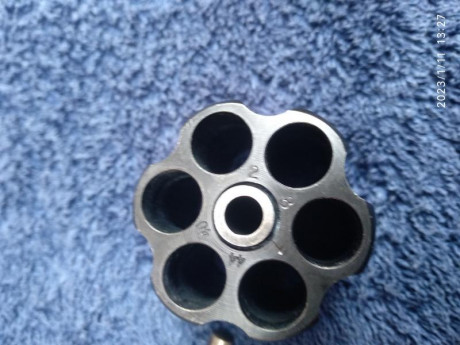 Se vende revolver del 44/40 de 8" marca Pietta en muy buen estado.
Está en Collado Villalba Madrid
Precio 11