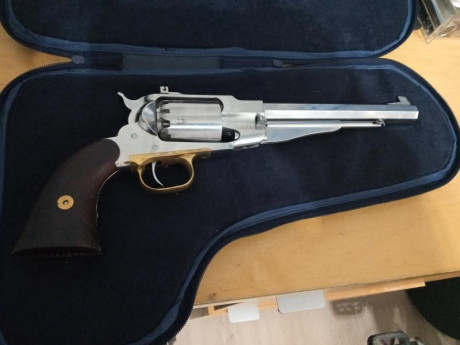 Hola compañeros , para hacer caja para otro proyecto vendo mi revolver Remington F. Pietta de acero inoxidable 12