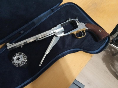 Hola compañeros , para hacer caja para otro proyecto vendo mi revolver Remington F. Pietta de acero inoxidable 21