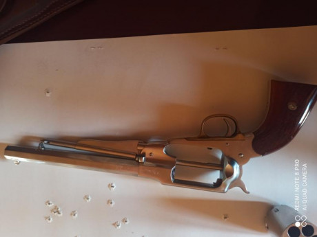 Se vende revólver avancarga A. Uberti calibre 44 ;8 pulgadas inoxidable, en muy buen Estado. 
Interesados 02