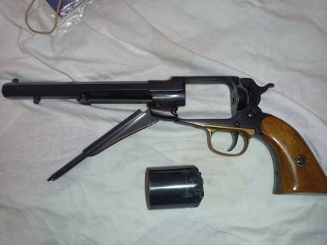 VENDIDO
Buenas compañeros.
Vendo revolver Santa Bárbara, modelo remintong  new army cal.44   funciona 01