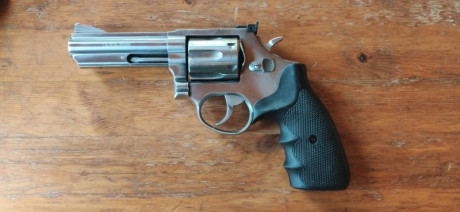 1- Revólver Taurus 66 4" . 357 MAGNUM.   230€   + envío
Se entrega con funda de transporte que se 02