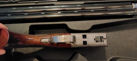 Vendo escopeta Browning 525 Sporting, 76 ctms.de cañon, banda ancha de tiro, 5 chokes interiores Invector 00