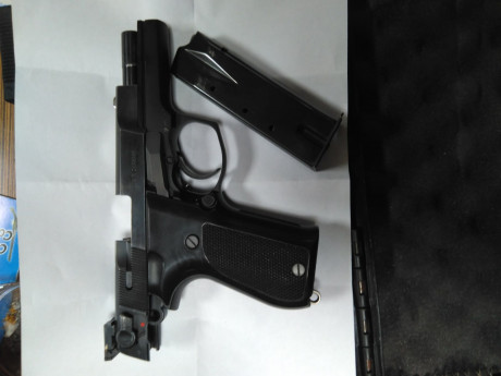 Oportunidad, para los amantes de armas clásicas de diseño avanzado y fiabilidad contrastada. Walther P88 01