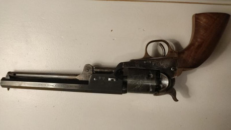 Buenos días compañeros, tengo aparcado un revolver colt Navy del 36 de la marca armi san marco. Está en 00