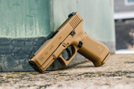 Hola compañeros,

Estoy a punto de recibir mi licencia F y ya estoy deseoso de comprar mi primera pistola, 00