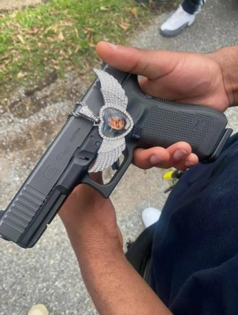 Hola compañeros,

Estoy a punto de recibir mi licencia F y ya estoy deseoso de comprar mi primera pistola, 30