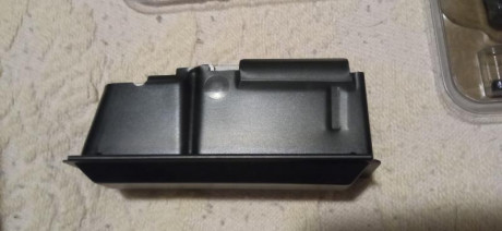 Accesorios para Browning BLR81 en calibre 30-06:
1.- Cargador extra, sin estrenar, fabricación Japón. 01