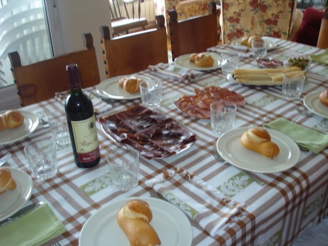 Queridos amigos: ante las expectación :8 causada por el desayuno que me he pegado esta mañana, el cual 172
