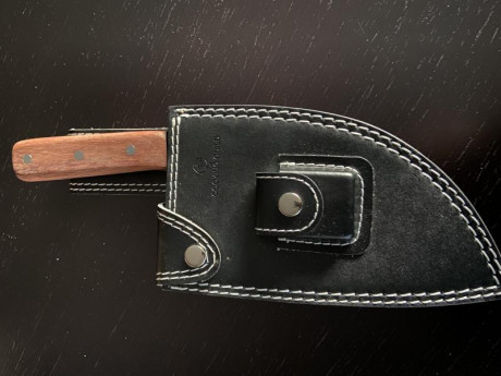 En venta este “Cleaver serbio” forjado a mano.
Hachuela muy versàtil tanto para procesar madera, como 12