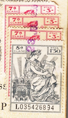  EN RECUERDO Y HOMENAJE A LOS QUE YA NO ESTÁN. 

Si pones en  GOOGLE    PASAPORTES EN LA MEMORIA   da 171