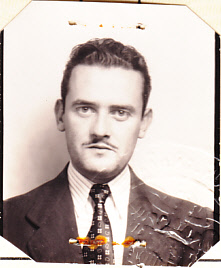  EN RECUERDO Y HOMENAJE A LOS QUE YA NO ESTÁN. 

Si pones en  GOOGLE    PASAPORTES EN LA MEMORIA   da 160