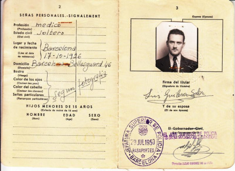  EN RECUERDO Y HOMENAJE A LOS QUE YA NO ESTÁN. 

Si pones en  GOOGLE    PASAPORTES EN LA MEMORIA   da 172