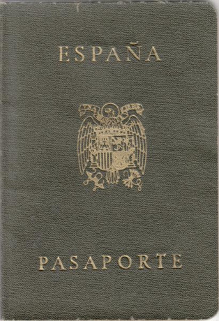  EN RECUERDO Y HOMENAJE A LOS QUE YA NO ESTÁN. 

Si pones en  GOOGLE    PASAPORTES EN LA MEMORIA   da 170
